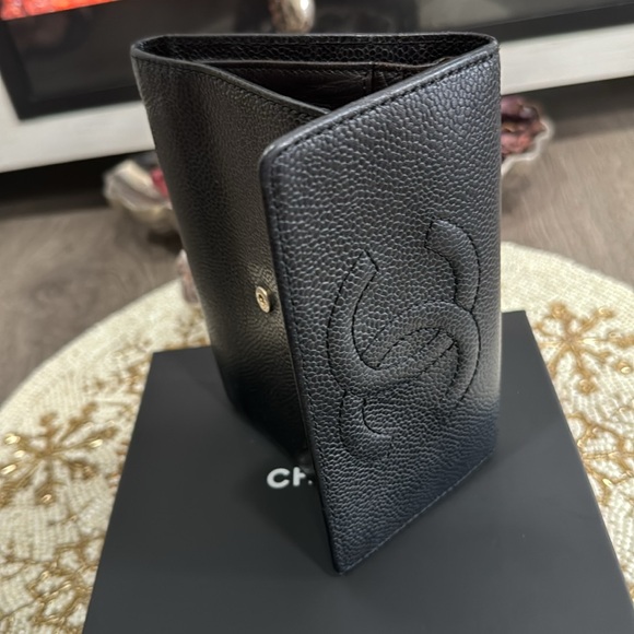 CHANEL Bifold Long Wallet In Great Condition Hard to find.. - Picture 4 of 16